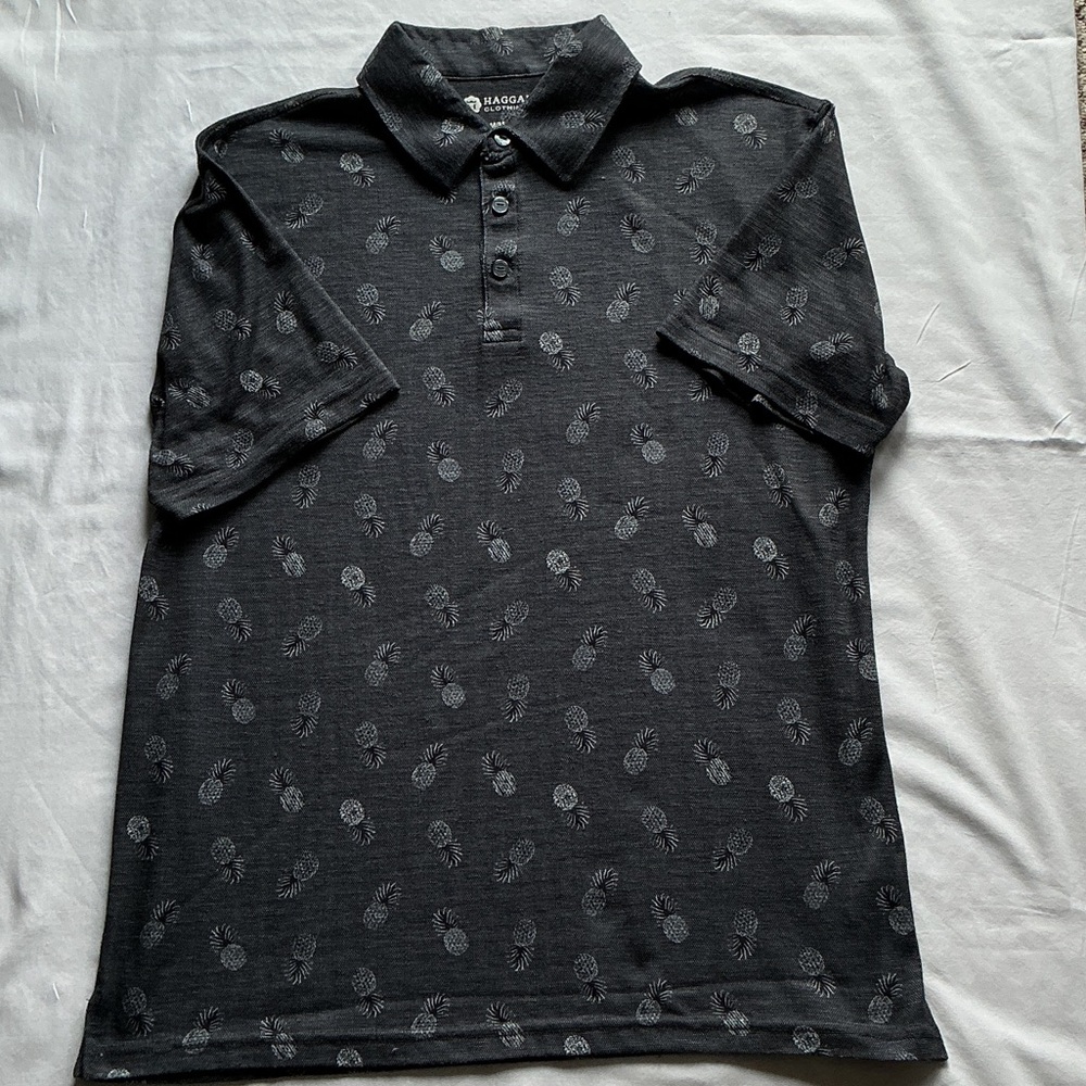 HAGGAR polo shirt (pineapple print). Size M